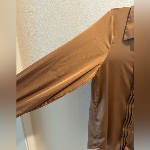 White House Black Market | Tuxedo Blouse | Bronze | Medium - Picture 4 of 8